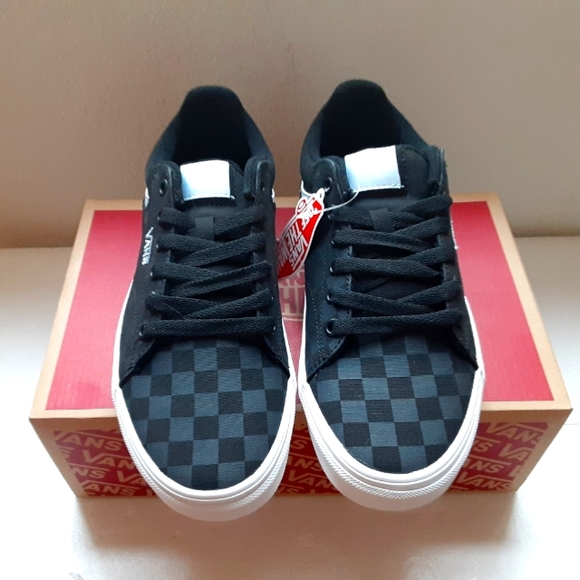 Vans - Picture 2 of 4